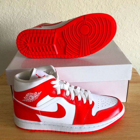❤️🤍NIKE AIR JORDAN 1 MID SNEAKERS🤍❤️ - Picture 5 of 7